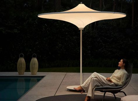 belgium-designed hulasol is a sun umbrella by day and an outdoor lamp by night Umbrella Design Ideas Creative, Felix Candela, Umbrella Design, Umbrella Lights, Casa Country, Garden Umbrella, Umbrella Designs, Design Line, Sun Umbrella