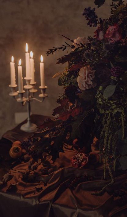 Bedroom With Candles, Wedding Tabletop Decor, Dark Fairytale Aesthetic, Ways To Decorate Your Bedroom, Dark Romantic Wedding, Vampire Wedding, Caravaggio Paintings, Dark Wedding Theme, Italy Love