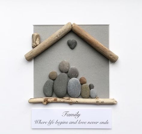 Family Pebble Art, Picture Family, Stone Pictures Pebble Art, Pebble Art Family, Pebble Pictures, Sea Glass Crafts, Stone Crafts, Rock Painting Art, Family Art