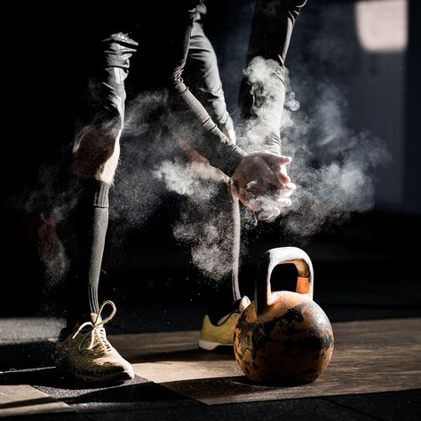 Crossfit Photography, Cross Fitness, Full Body Kettlebell Workout, Gym Photoshoot, Gym Chalk, Gym Photography, Nutrition Sportive, Gym Pictures, Gym Photos