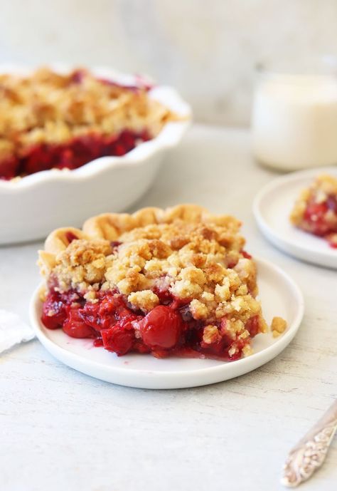 Cherry Streusel Pie, Cherry Pie Streusel Topping, Cherry Crumb Pie With Canned Cherries, Crumb Top Cherry Pie, Cherry Pie Crumb Bars, Cherry Pie With Crumb Topping, Tart Cherry Pie With Crumb Topping, Crisp Biscuits, Cherry Pie Crumble Topping Recipe