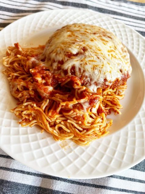 Easy Chicken Parmesan Baked Spaghetti - Chase Laughter Easy Chicken Parmesan Bake, Spaghetti Bake, Chicken Patty, Parmesan Spaghetti, Egg Bites Recipe, Pancake Bites, Spaghetti Dinner, Easy Chicken Parmesan, Chicken Parmigiana