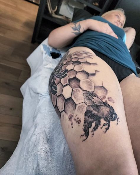 Honeycomb Neck Tattoo, Honeycomb Tattoo, John Snow, Snow Art, 3d Tattoo, Neck Tattoo, Honeycomb, Tattoos