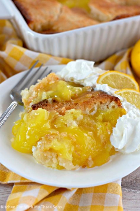 Magic Lemon Cobbler, Lemon Cobbler, Cobbler Cake, Cobbler Easy, Bread Pudding With Apples, Lemon Pie Filling, Cobbler Topping, Tandoori Masala, Lemon Dessert Recipes