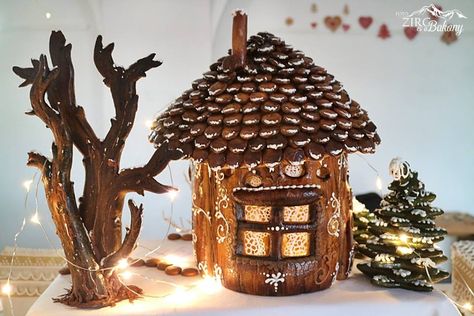 gingerbread house Gingerbread Art, Gingerbread Creations, Gingerbread Cookies Decorated, Gingerbread House Designs, House Tree, Gingerbread Christmas Decor, Gingerbread Village, Cookie House, Christmas Gingerbread House