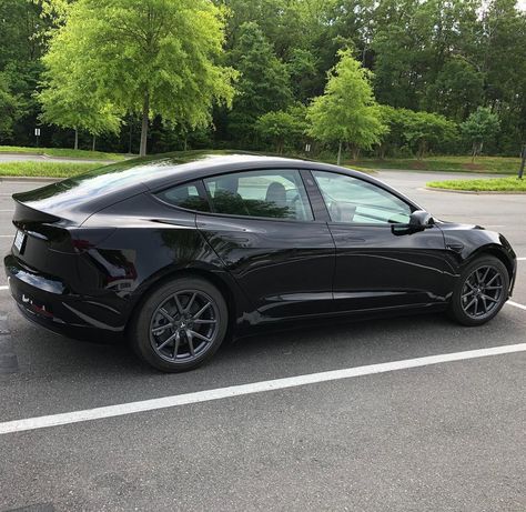 Black Tesla Aesthetic, Tesla Model X Black, Black Tesla Model 3, Tesla Model Y Black, Black Tesla, Manifest Board, Lowered Trucks, Tesla Car, Tesla Model X