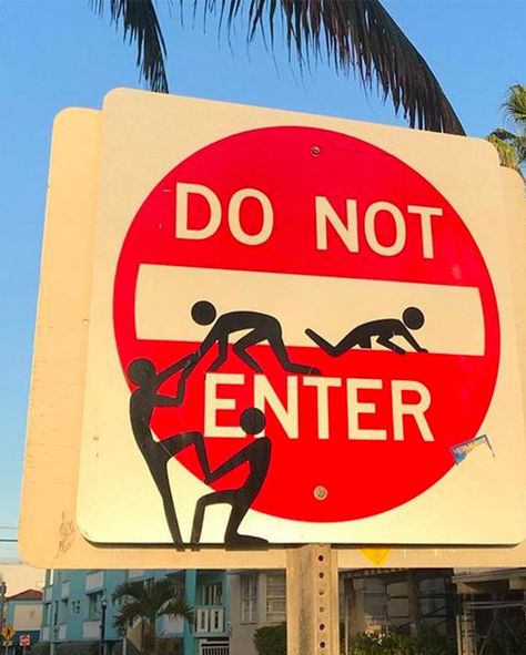 Street Sign Art, Funny Street Signs, Do Not Enter, Street Art Graffiti, Street Signs, Street Artists, Graffiti Art, Sticker Art, Sign Art