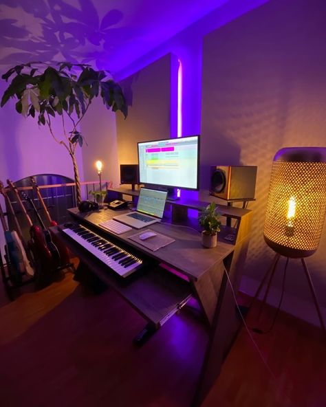 Recording Studio Room, Studio Recording Room, Studio Music Room, Hifi Room, Workspace Setup, Produce Music, Music Desk, Producer Studio, Music Recording Studio