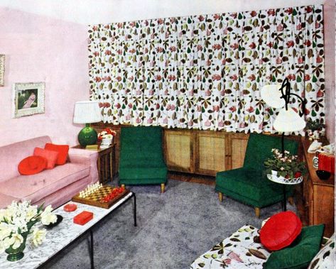 See 40 stylish vintage window coverings from the '50s - Click Americana Window Pelmets, Retro Home Bar, 1950s Living Room, White Window Treatments, Metal Blinds, Kitschy Decor, Mcm Home, Home Bar Ideas, Retro Interior Design