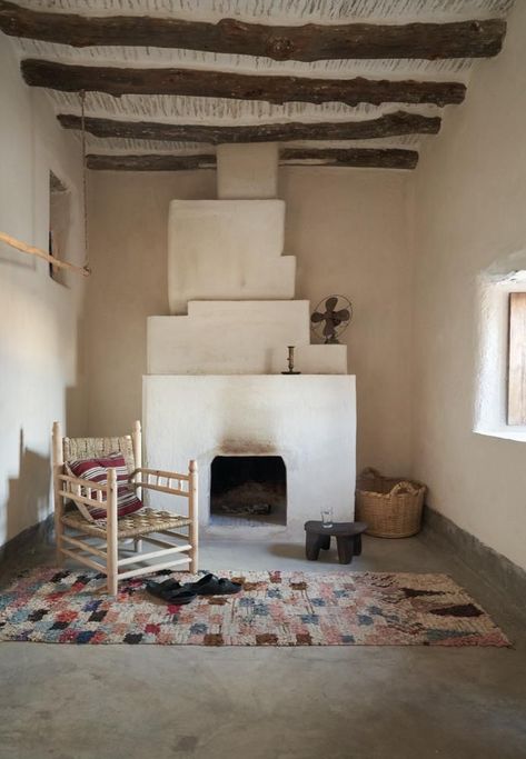 Studio Ko - Morocco. Photo: Martien Mulder Moroccan Fireplace, Bohemian Fireplace, Adobe Fireplace, Moroccan House, Studio Ko, Stair Shelves, Moroccan Houses, Timber Architecture, French Architecture