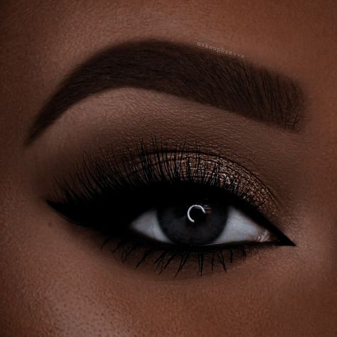 Black Hoco Makeup, Eye Makeup For Indian Wedding, Brown Smokey Eye Makeup Black Women, Red Smokey Eye Tutorial, Cute Prom Makeup Looks, Simple Black Eye Makeup, Neutral Prom Makeup, Dark Prom Makeup, Simple Smokey Eye Tutorial