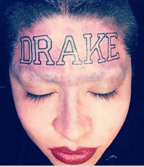 Drake is hot but really? Tattooing his name on your forehead, no bueno Name Tattoos For Girls, Tato Nama, Drake Tattoos, Drake Rapper, Fan Tattoo, Boyfriend Names, Epic Tattoo, Tattoo Fails, Bad Tattoos