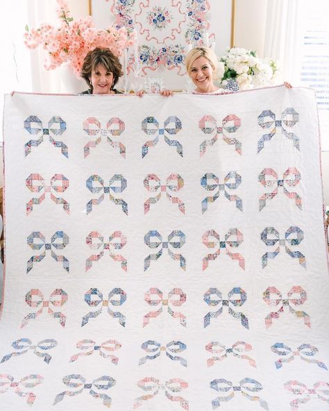 megan louise 🎀 | my dream bow quilt is here!!! 🎀🎀🎀 three years ago my beautiful and talented mother offered to make me a quilt. I picked out some liberty fa… | Instagram Bow Quilt, Liberty Quilt, Girl Quilts Patterns, Quilt Club, Quilter Gifts, Homemade Quilts, Baby Quilt Patterns, Cute Quilts, Pink Quilts