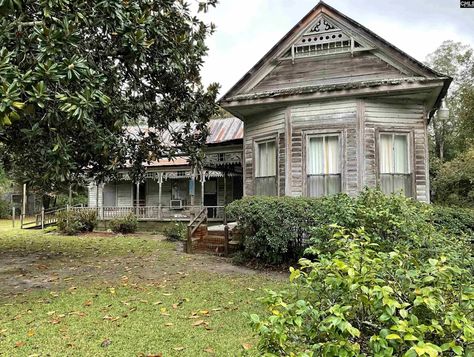 Save This House! Circa 1885 Farmhouse For Sale on Acre in SC $75K - OLD HOUSE CALLING Original Farmhouse, Abandoned Property, Old Houses For Sale, Bead Board, Old Farm Houses, Exterior Trim, Be The One, Old House Dreams, Houses For Sale