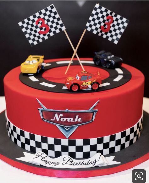 برق بنزين, Disney Cars Cake, Cars Theme Cake, 4de Verjaardag, Mcqueen Cake, Beaux Desserts, Cars Birthday Cake, Disney Cars Birthday, Cars Birthday Party Disney