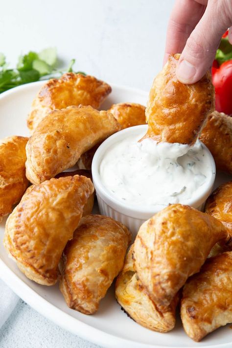 Chicken Empanadas Recipe, Chicken Empanada Recipe, Appetizers Puff Pastry, Empanadas Recipes, Great British Bake Off Recipes, Savory Snack Recipes, British Bake Off Recipes, Chicken Empanadas, Bake Off Recipes