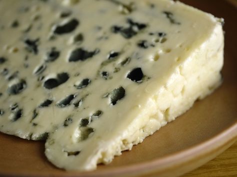 Cheese Recipes Homemade, Blue Cheese Recipes, Cheese Making Recipes, Dark Chocolate Nutrition, Diy Cheese, Bleu Cheese, Cheese Sausage, Butter Cheese, Homemade Cheese