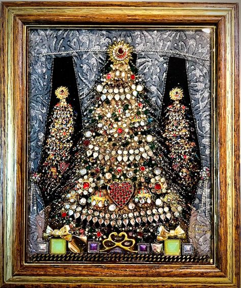 CHRISTMAS TREE, FRAMED JEWELRY ONE OF A KIND ART, HOME DECOR, UNIQUE GIFT | eBay Boho Dinnerware, Button Art On Canvas, Vintage Style Wall Decor, Jewelry Trees, Tree Curtains, Old Jewelry Crafts, Jeweled Christmas Trees, Framed Jewelry, Jewelry Frames