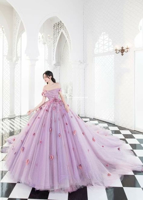 Stolen Pic, Royal Ball Gown, Beautiful Gown Designs, Debut Gowns, Lilac Prom Dresses, Royal Ball, Pretty Quinceanera Dresses, Fancy Wedding Dresses, Bridal Dress Fashion