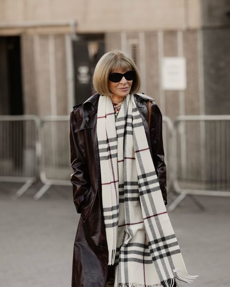 @Burberry SS25 🐎 @londonfashionweek #lfw Burberry Scarf Aesthetic, Burberry Aesthetic Outfit, Burberry Scarf Outfit, Burberry Aesthetic, Minimalist Fashion Chic, November Mood, Scarf Aesthetic, Scarf Outfit, Burberry Scarf