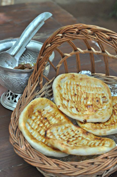 Girda Kashmiri Kashmiri Bread, Kashmir Aesthetic, Kashmiri Food, Birthday Wishes Songs, Eid Food, Jammu Kashmir, Kashmir India, Aesthetic Letters, Morning Breakfast