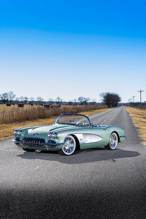 1958 Corvette, Old Corvette, Carros Vintage, Vintage Corvette, Classic Corvette, Auto Retro, Chevy Muscle Cars, Old School Cars, Cars Vintage