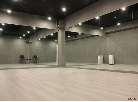 Dance Practice Room Aesthetic, Studio Dance Room Kpop, Aesthetic Dance Studio, Home Ballet Studio, Dance Studio Aesthetic, Yoga Room Design, Dance Studio Design, Dance Studio Decor, Home Dance Studio