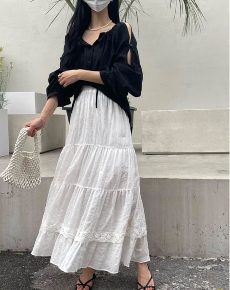 Maxi Skirt Outfit Japanese, Long White Skirt Outfit Modest, White Tier Skirt Outfit, Midi Tiered Skirt Outfit, White Skirt Outfit Modest, White Maxi Skirt Outfit Modest, White Tiered Maxi Skirt, Maxi Skirt As Dress, White Long Skirt Outfit Ideas