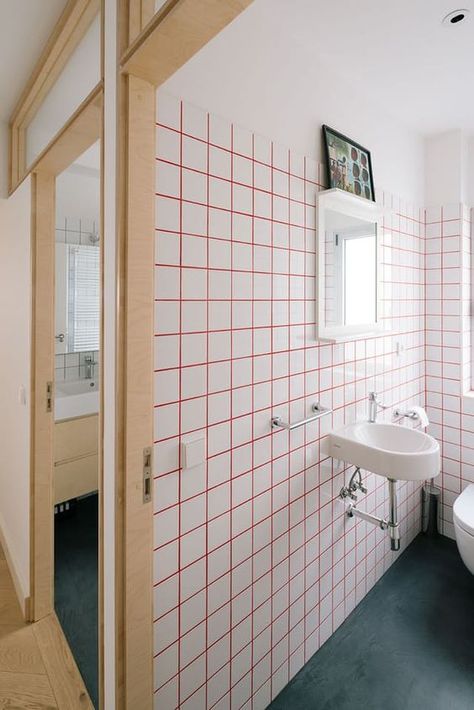 Pink Tile Bathroom, Bathroom Interior Design Minimalist, Mediterranean Home Interior, Ceramic Tile Colors, Bathroom Big, Bathroom Interior Design Modern, Gorgeous Apartment, Coloured Grout, Bathroom Apartment