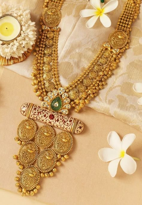 Tanishq Jewellery Gold Necklaces Antique, Rani Haar Design, Gold Necklace Design, Bridal Necklace Designs, Rani Haar, Bridal Jewelery, Antique Necklaces Design, New Gold Jewellery Designs, Fancy Jewelry Necklace