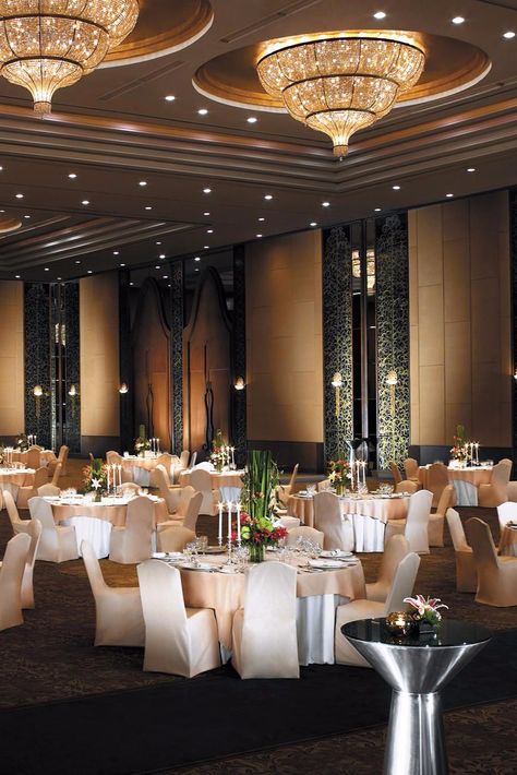 Banquet Interior Design Hotel, Hotel Ballroom Interior Design, Modern Banquet Hall Design Interiors, Wedding Hall Interior Design, Banquet Hall Design Interiors, Hotel Dining Hall, Wedding Hall Design, Decorate Dining Room, Decoration Things