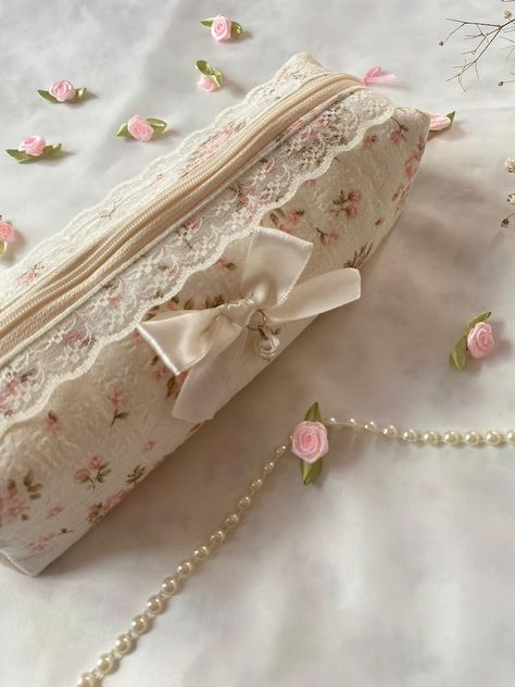 Coquette Pen Case, Floral Pencil Pouch, Aesthetic Pencil Pouch, Christmas Gift Ideas - Etsy Turkey Cute School Accessories, Cute Bag For School, Pretty Things To Buy, Coquette Pencil Case, Aesthetic Pencil Cases, Coquette School Supplies, Pen Case Aesthetic, Christmas Sewing Gifts, Aesthetic Pencil Pouch