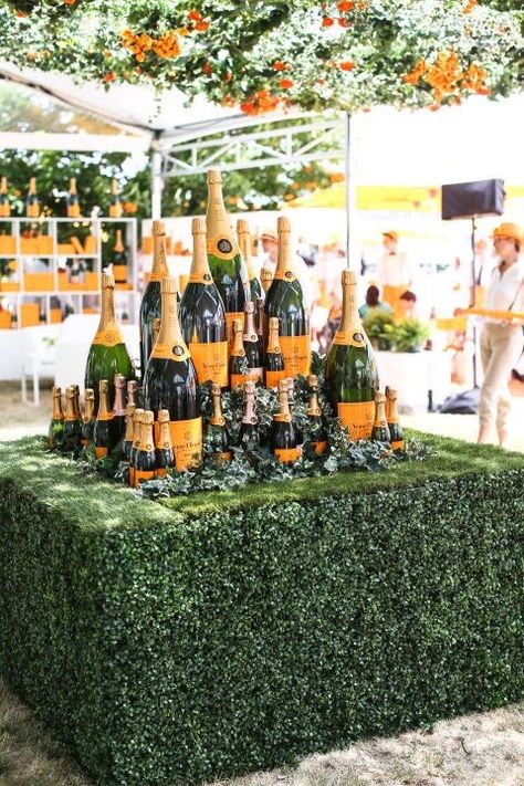 Veuve Clicquot Aesthetic, Two Fast Two Furious, Champagne Moet, Veuve Cliquot, Veuve Clicquot Polo Classic, Veuve Clicquot Champagne, Champagne Party, Champagne Bar, Polo Classic