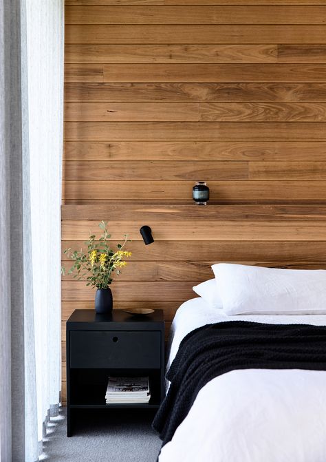 A simple monochromatic palette allows the timber feature wall to shine in this bedroom in a home on the Mornington Peninsula by Planned Living Architects. Photography: Derek Swalwell | Styling: Natalie James | Story: Belle Bedroom Feature Wall, Timber Feature Wall, Wall Behind Bed, Feature Wall Bedroom, Timber Walls, Fa Fal, Timber Panelling, Mornington Peninsula, Wallpaper Bedroom