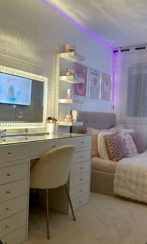 Room Styles Ideas, Modern Bedroom Ideas For Small Rooms, Small Rooms Ideas Bedroom, Aesthetic Room Ideas Small Spaces, Room Ideas Aesthetic Clean, Little Bedroom Ideas, That Girl Room, Room With Vanity, Bedroom Ideas Teenage Girl