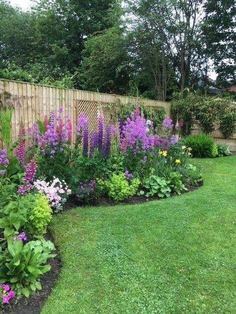 Garden Flower Beds, Walled Garden, Landscape Designs, The Secret Garden, Garden Borders, Flower Bed, Flowers Garden, Garden Cottage, Back Garden