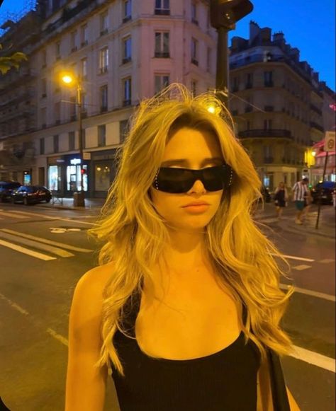 Blonde Aesthetic, 사진 촬영 포즈, Dirty Blonde, Instagram Photo Inspiration, American Beauty, 가을 패션, Insta Photo Ideas, Aesthetic Hair, Blonde Girl