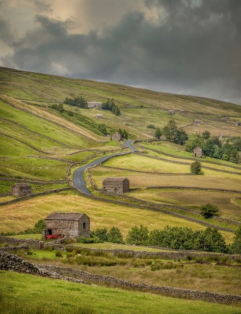 Yorkshire Dales National Park (@yorkshire_dales) on X Yorkshire Dales Aesthetic, Yorkshire 3 Peaks, Yorkshire Dales Landscape, Yorkshire Aesthetic, Huddersfield Yorkshire, Yorkshire Landscape, Photography Gcse, 2025 Moodboard, Yorkshire Dales National Park