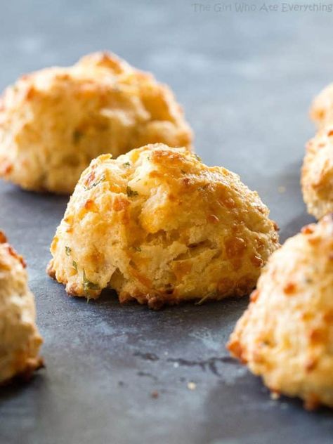 These Easy Cheese Biscuits are the perfect recipe when you need a quick and easy biscuit for dinner. These Easy Cheese Biscuits are made from scratch but only take a couple of minutes to throw together. the-girl-who-ate-everything.com Cheese Platter Wedding, Easy Biscuit, Biscuits From Scratch, The Girl Who Ate Everything, Biscuits Easy, Cheese Biscuits, Easy Cheese, Cheese Ball Recipes, Quick Recipes Snacks