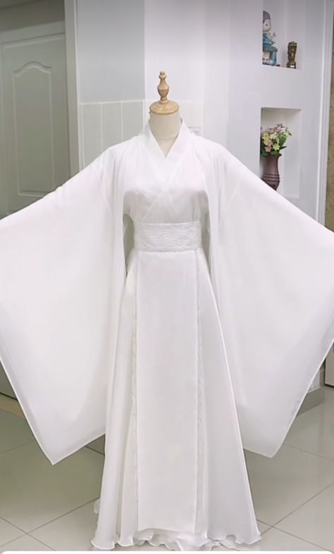 White Japanese Dress, Wedding Hanfu Chinese, White Royal Outfit, Chinese Dress Anime, White Kimono Traditional, Hanfu White, Kimono Wedding Dress, Chinese Princess Dress, Chinese Fancy Dress