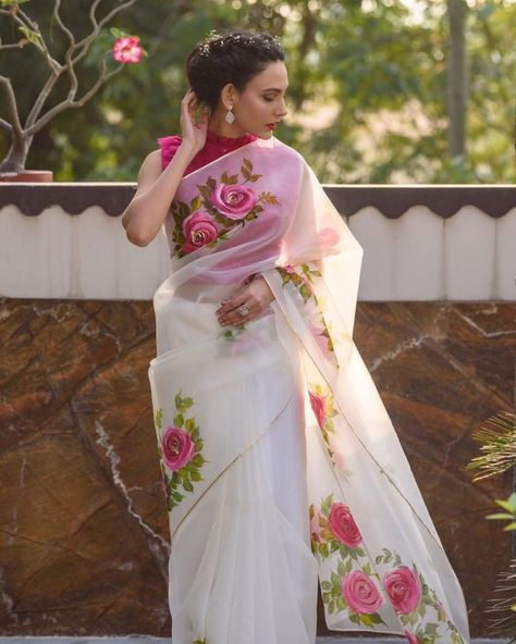 Floral Sarees, Saree Painting Designs, Saree Painting, Saree Floral, Hand Painted Dress, Digital Flower, Fabric Painting On Clothes, Organza Silk Saree, Organza Blouse