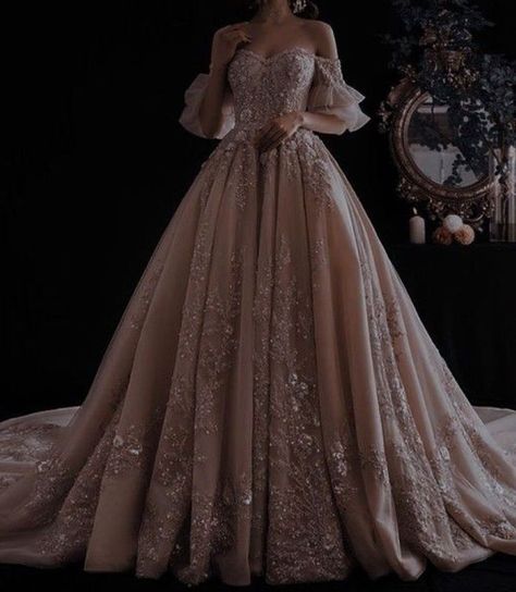 Sukienki Maksi, Baju Kahwin, Ethereal Dress, Chique Outfits, Fantasy Dresses, Royal Dresses, Fantasy Gowns, Pretty Prom Dresses, Dress Aesthetic