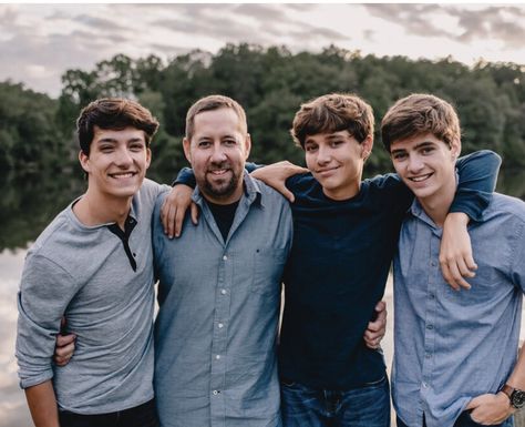 Family Of 3 Photoshoot Older Son, 3 Generation Pictures Ideas Men, Family Photos Brothers, Adult Brothers Photography Poses, Family Photoshoot With Teenage Boys, Brothers Family Photos, Family Photos With Adults, Family Photo With Teenage Boys, Family Photos Teenage Boys