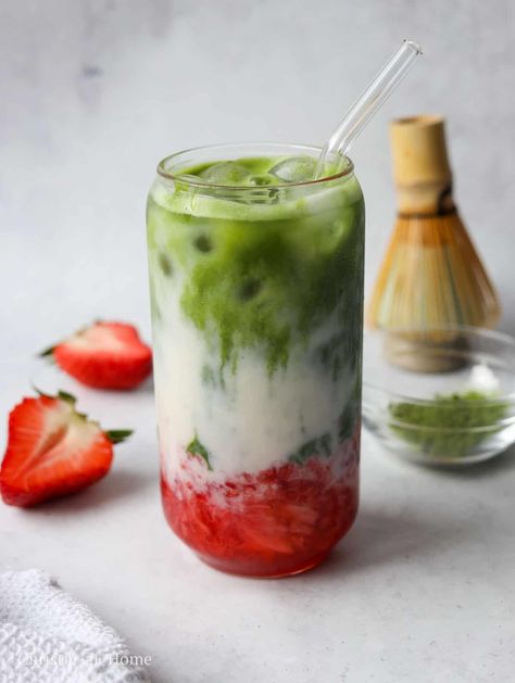 Easy 5-minute Strawberry Matcha Latte - Christie at Home Matcha Tea Latte Recipe, Minuman Seger, Strawberry Matcha Latte, Matcha Drink Recipes, Matcha Tea Latte, Moon Milk, Strawberry Matcha, Tea Latte Recipe, Matcha Latte Recipe