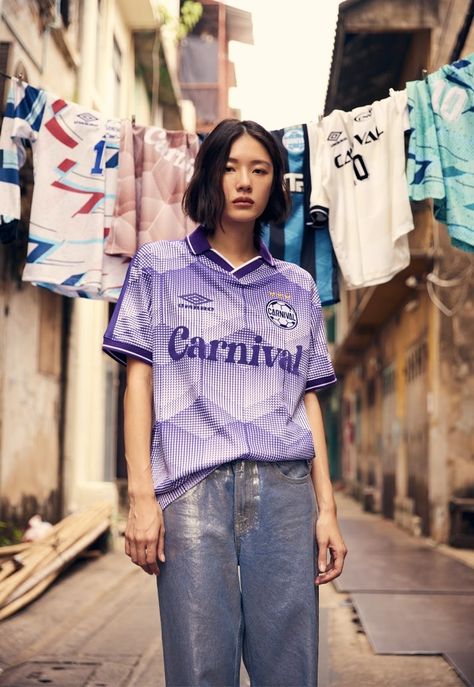 Umbro Join Forces With Carnival For AW23 Capsule Collection - SoccerBible Thai Street Fashion, Street Football, Football Jersey Outfit, Retro Football Shirts, Classic Football Shirts, Football Fashion, Jersey Outfit, Looks Street Style, Gaming Shirt