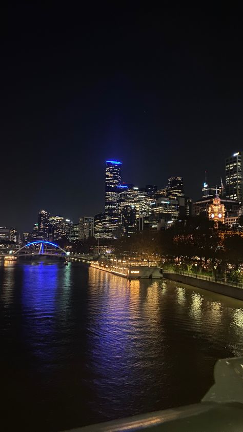 #melbourne #cbd #aesthetic #aestheticwallpaperiphone #aestheticfeed #city #citylife #nightlife #vibes Night City View, City View Night, Sydney City, Best City, Melbourne Cbd, Dark City, Night Scenery, Aesthetic Japan, City Vibe