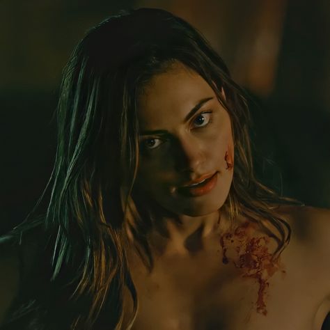 Hayley Tvd, Hayley Marshall Icons, Phoebe Tonkin Hair, Hailey Marshall, Instagram Food Pictures, Hayley The Originals, Werewolf Aesthetic, Twd Comics, Hayley Marshall