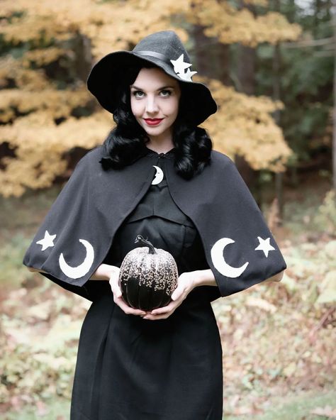 Cottagecore With Vintage Charm✨ (@itsacharminglife) • Instagram photos and videos When Witches Go Riding, Another Year Around The Sun, Retro Witch, Box Costumes, Cottage Witch, Vintage Witch, Witchy Fashion, Witch Outfit, Witch Costume