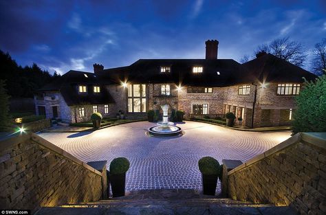 This London mansion - known as Grovelands - is on the market for £20million. It has seven ... London Mansion, Mansion Exterior, Garage Apartments, Architecture Model Making, Mansions For Sale, London House, Gate House, Grand Homes, Mansions Homes