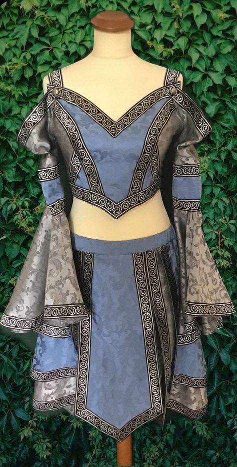 Fantasy Sorceress, Kingdom Vibes, Clothing Booth Display, Elven Kingdom, Fantasy Inspo, Elf Dress, Moss Ball, Warrior Outfit, Character Clothing